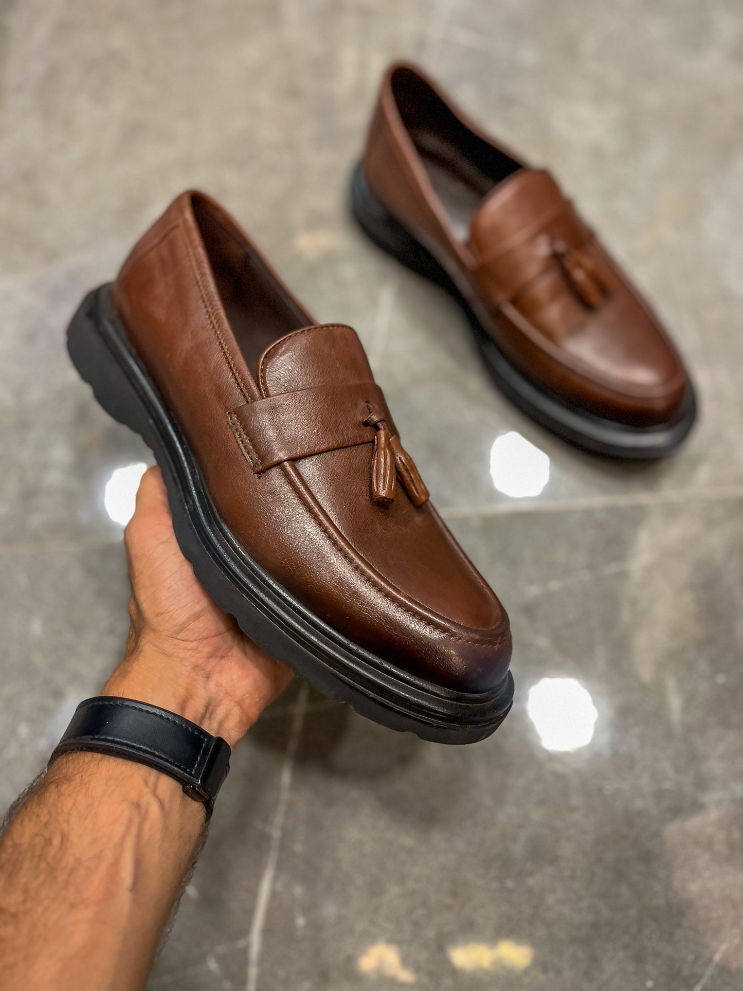 CHAUSSURE AVEC POMPOM