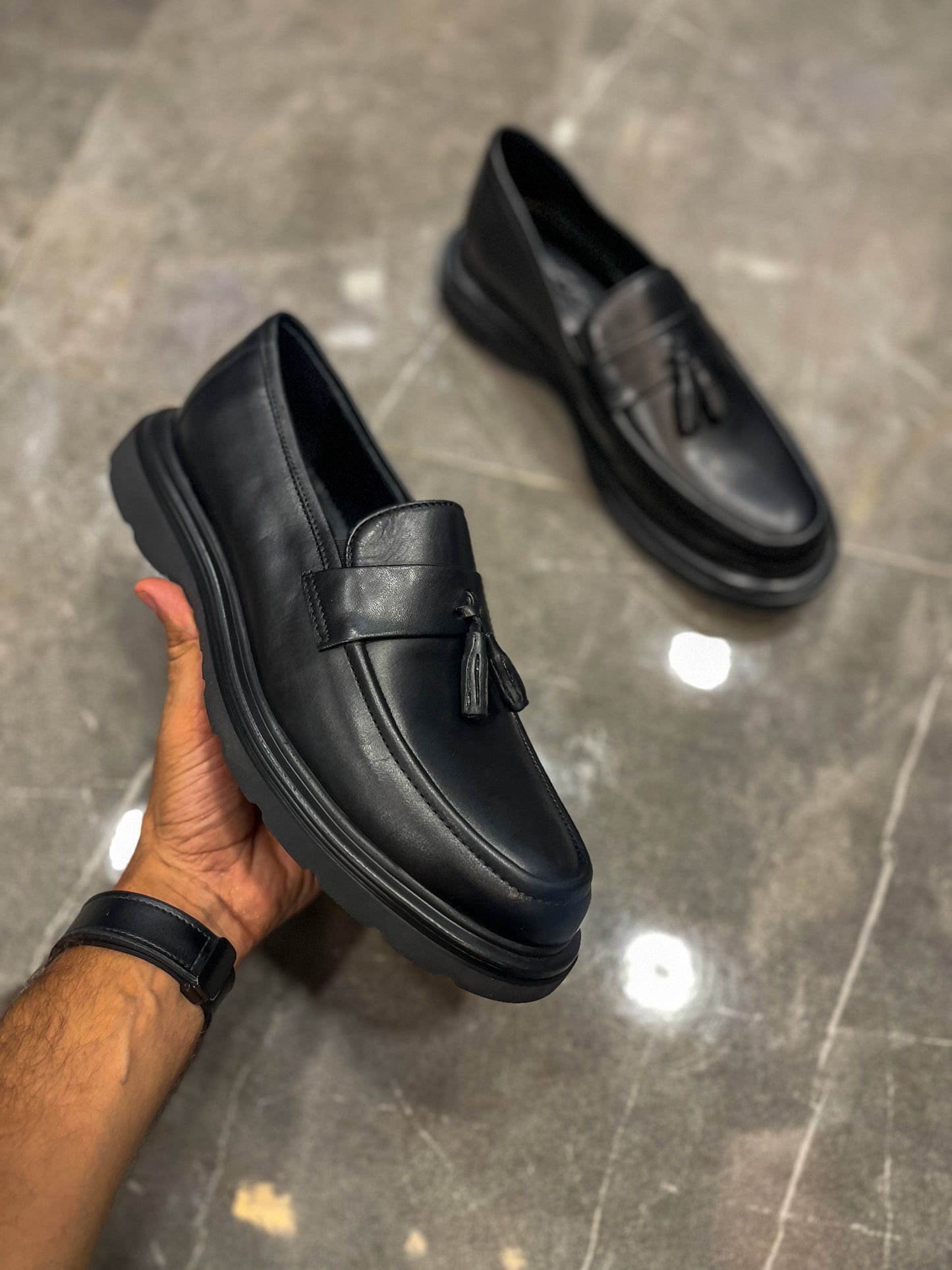 CHAUSSURE AVEC POMPOM