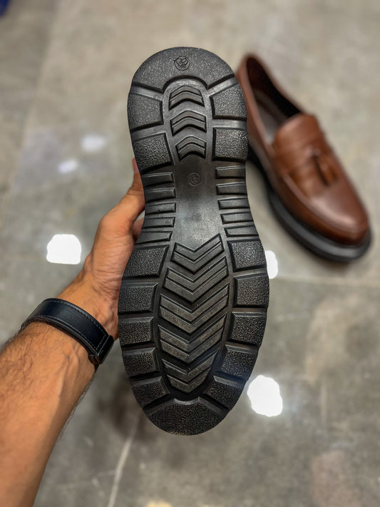 CHAUSSURE AVEC POMPOM